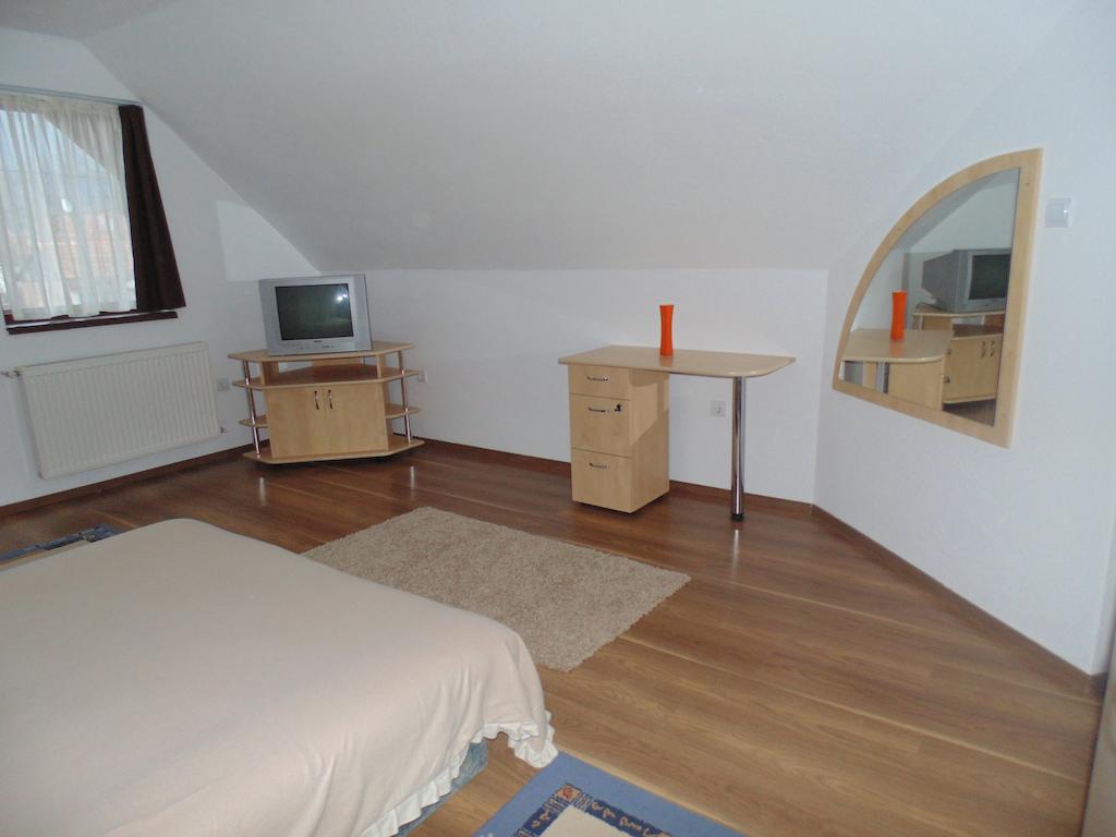 Hotel Casa Dancs Covasna Habitación foto